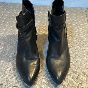 Nearly new, just don’t wear them very often. Size 11 bootie